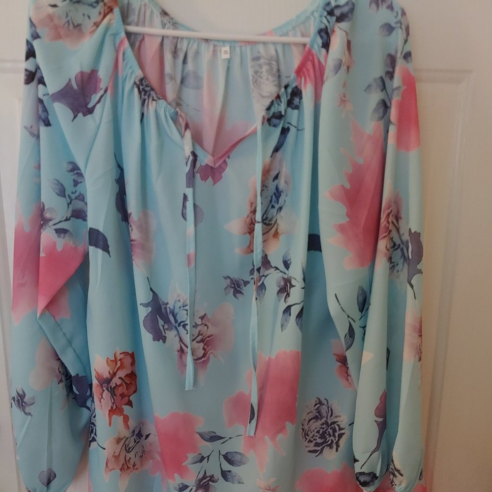 Long sleeved. Blue flowered blouse. 3XL. Ties in front at collar.